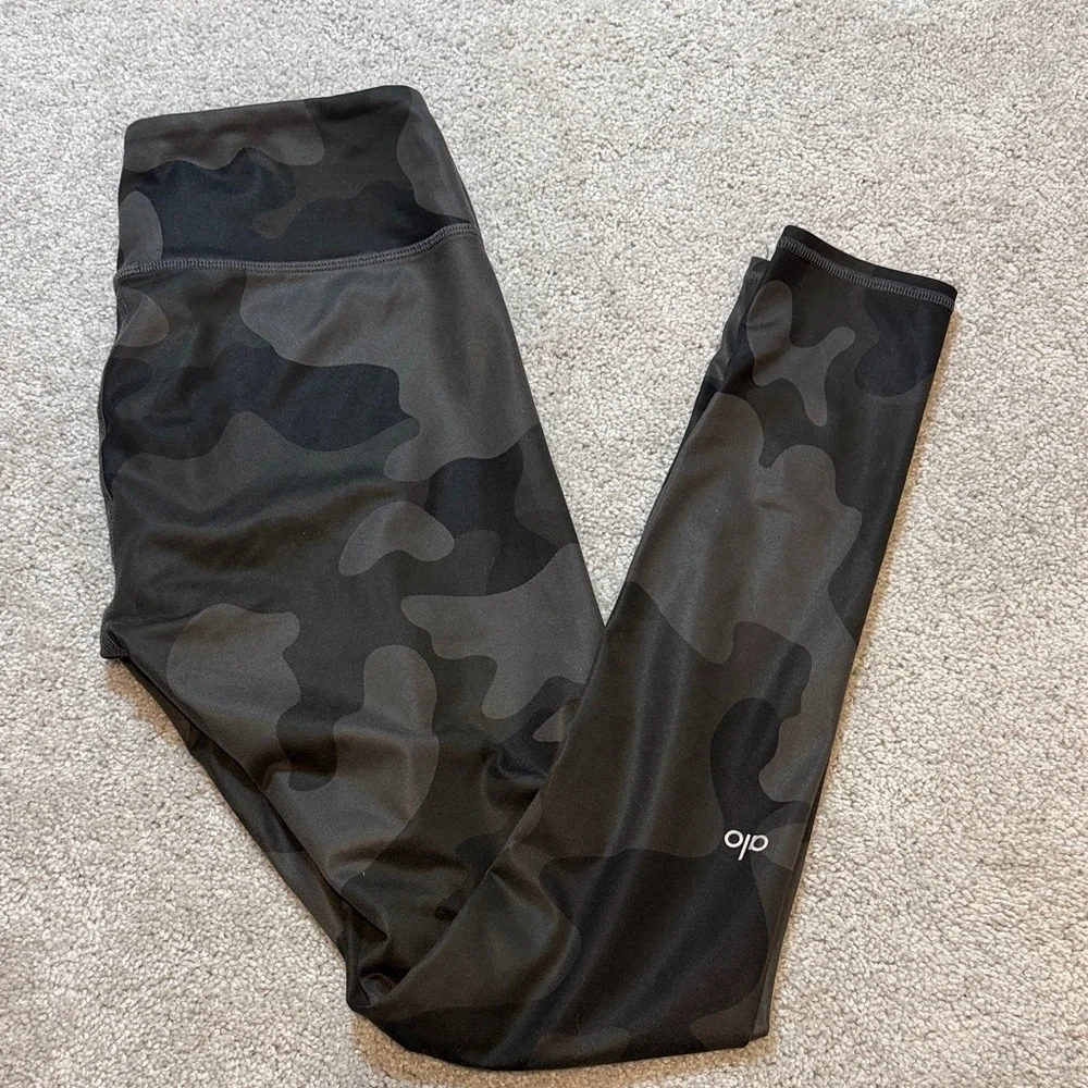 ALO Yoga Leggings - Black Camo